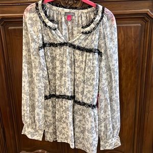 Plus Size Vince Camuto-Feminine sheer blouse-1X